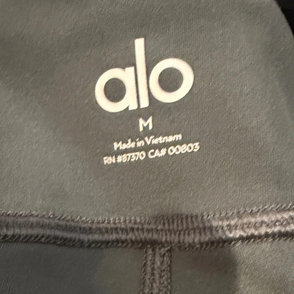 Alo Women's Green Flared Pants - Picture 3 of 7